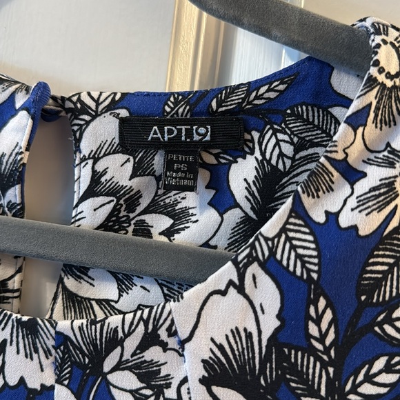 Dress. - Picture 3 of 3